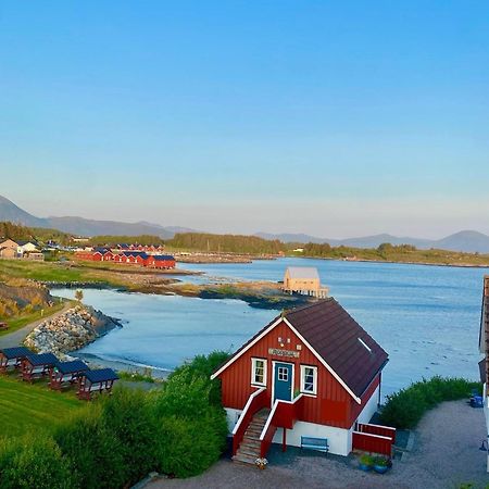 Waterfront Rorbu - By The Beach Bud Exterior photo