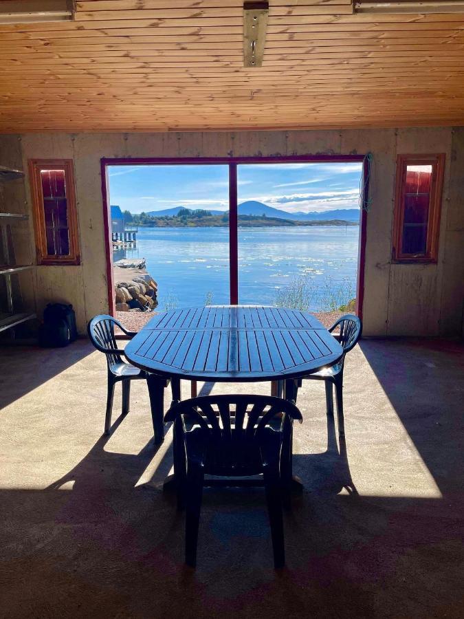 Waterfront Rorbu - By The Beach Bud Exterior photo