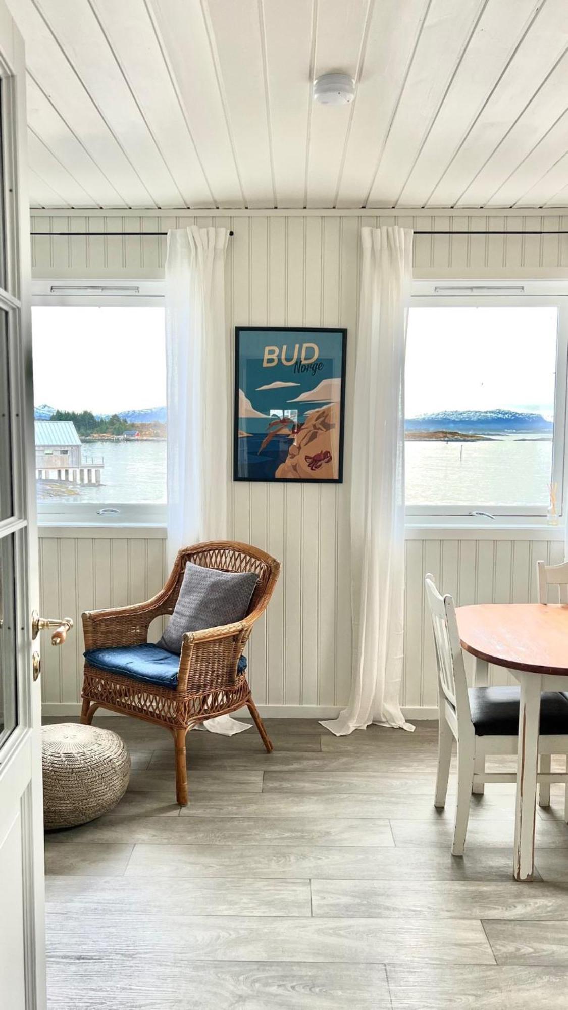 Waterfront Rorbu - By The Beach Bud Exterior photo